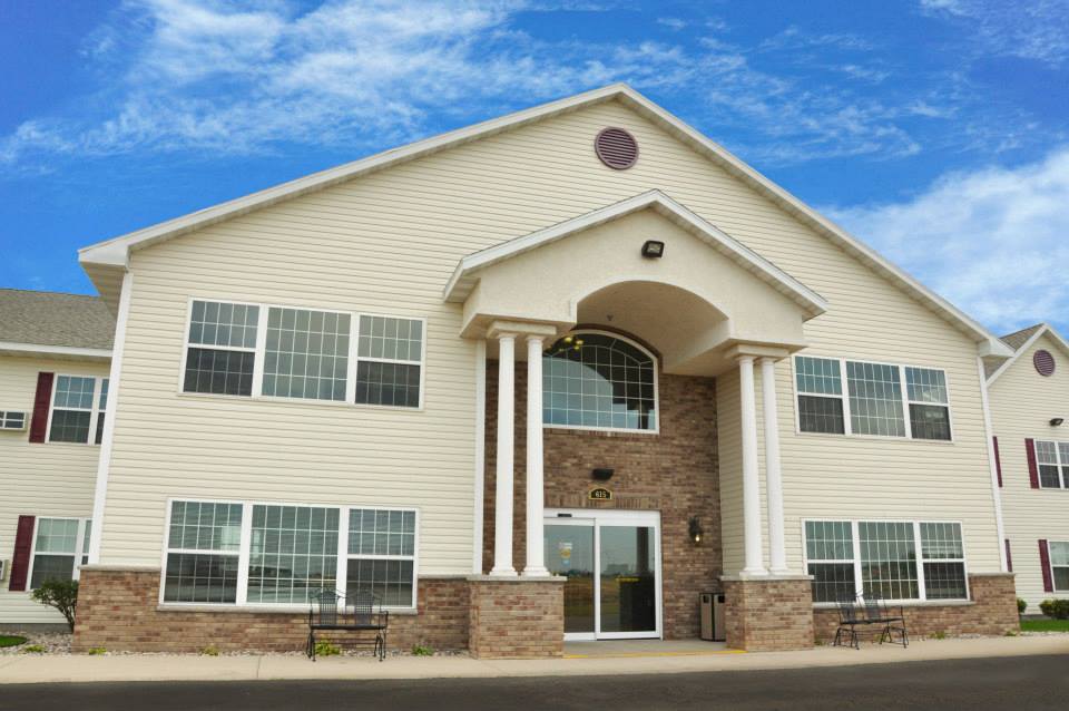 Tour Twin Town Villa Assisted Living in Breckenridge, MN - Visitors welcomed